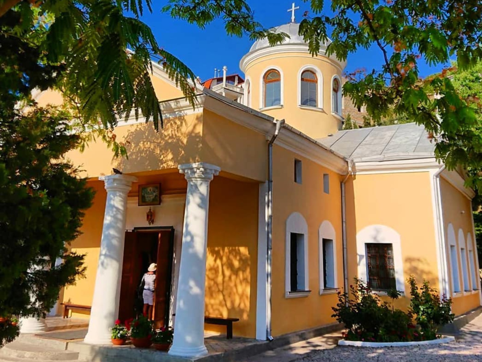 Храм 12 апостолов  