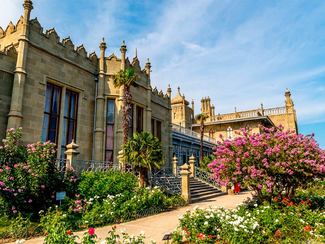 “Блистательное трио”: лучшие дворцы Крыма из Ялты