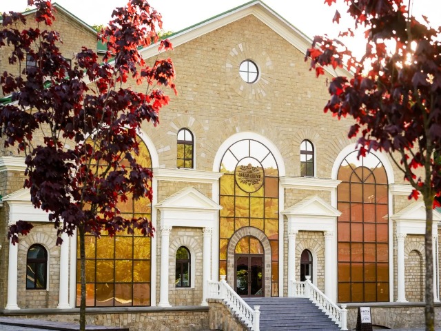 Экскурсия из Геленджика в Абрау-Дюрсо — «маленькую Швейцарию»