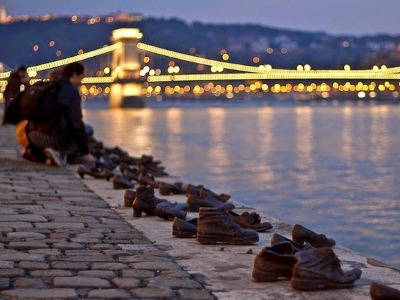 Экскурсии к мемориалу «Туфли на набережной Дуная» в Будапеште