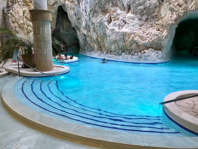 Трансфер до пещерной купальни Мишкольц — Тапольца