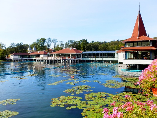 Трансфер на термальный курорт озера Хевиз