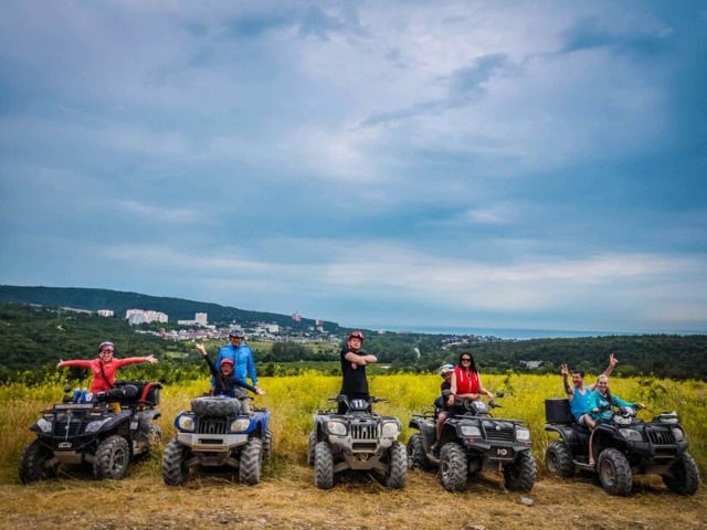 Поездка на квадроциклах к скале Парус из Геленджика