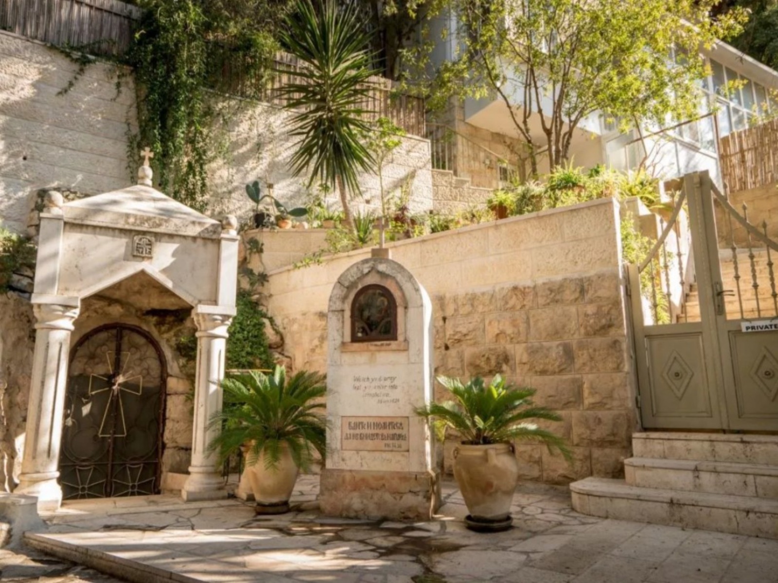 Монастырский двор церкви Марии Магдалины  