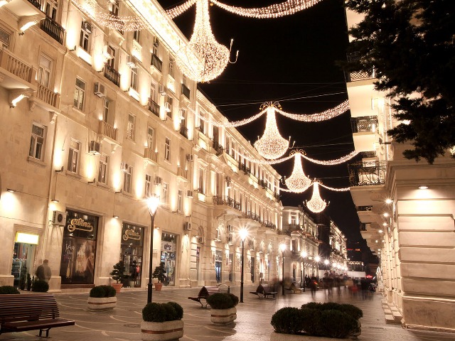 5 дней в Париже на Кавказе: Баку + Гобустан