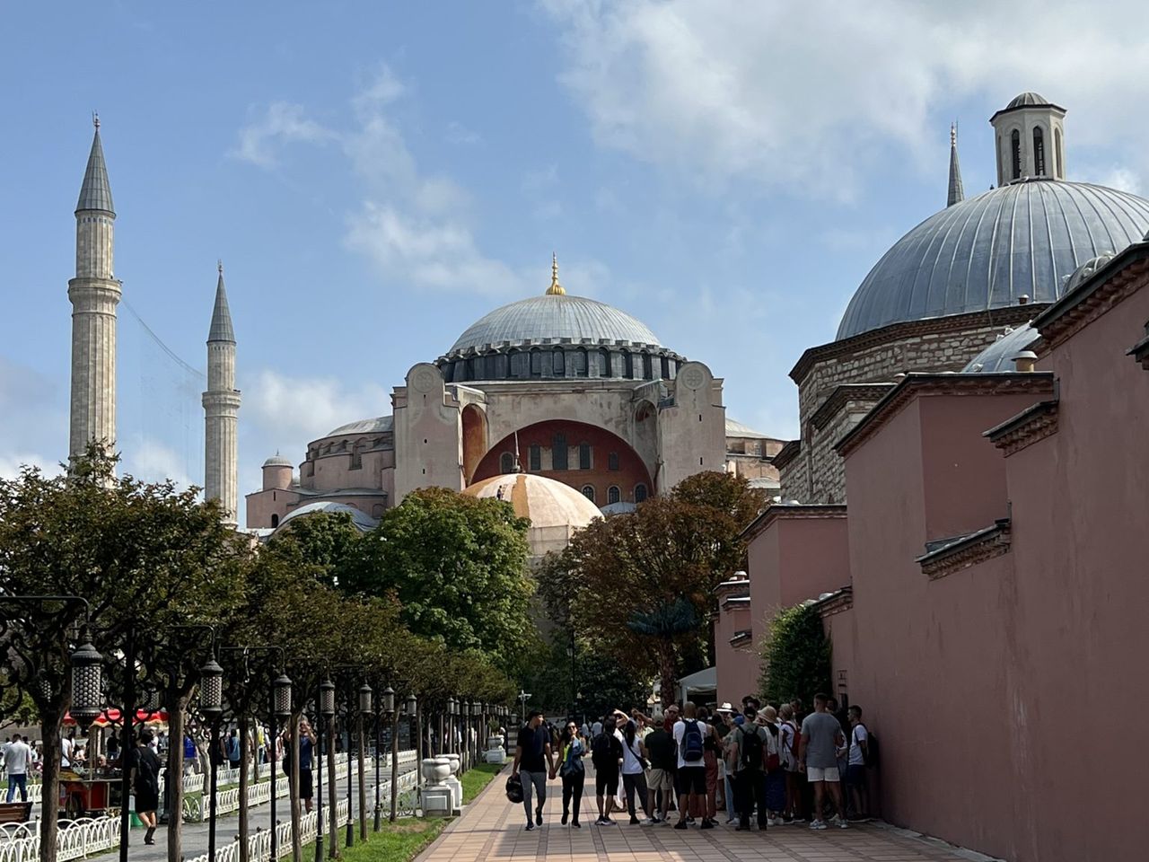 На перекрёстке эпох: Султанахмет - индивидуальная экскурсия в Стамбуле пешком длительностью 2.5 часа с количеством участников до 4 человек цена экскурсии 195€